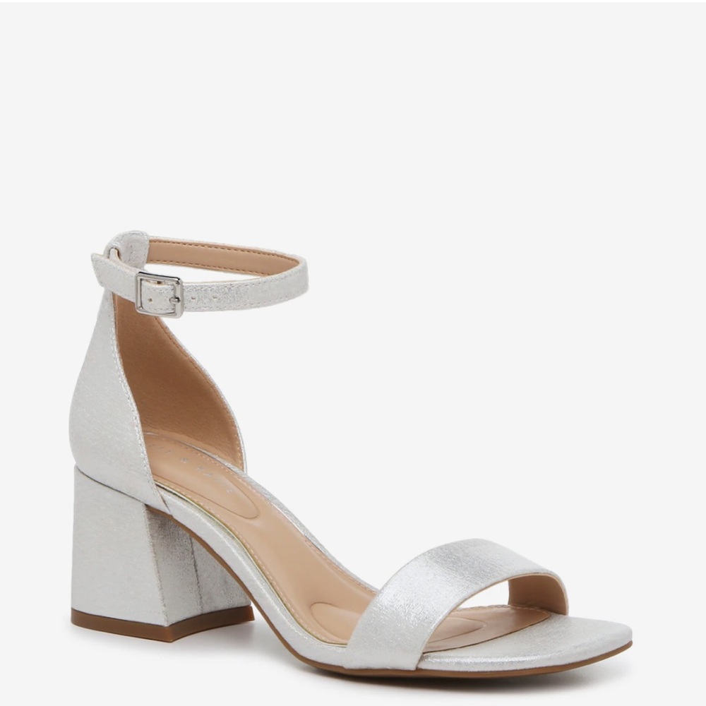 NWOT Kelly & Katie Marybel sandal in silver size 10